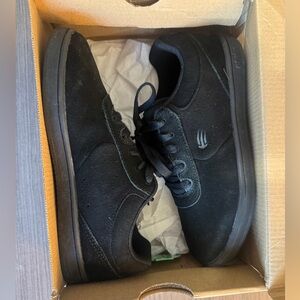 New in box Kids Joslin skate shoes Etnies Black suede/Black sole. Size 5 Boys.